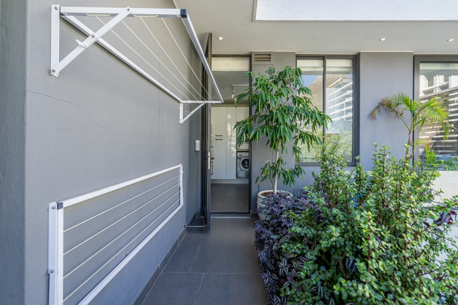 3 Bedroom Property for Sale in Sea Point Western Cape